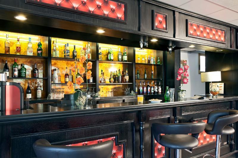 Hotel Le Cardinal Rueil Centre Экстерьер фото