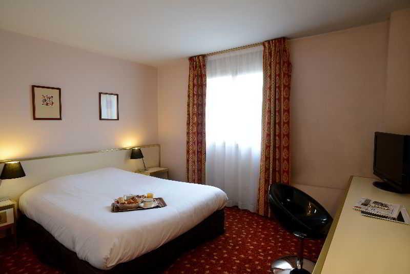 Hotel Le Cardinal Rueil Centre Номер фото