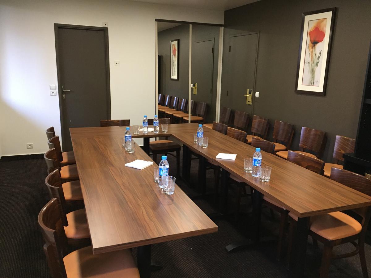 Hotel Le Cardinal Rueil Centre Экстерьер фото
